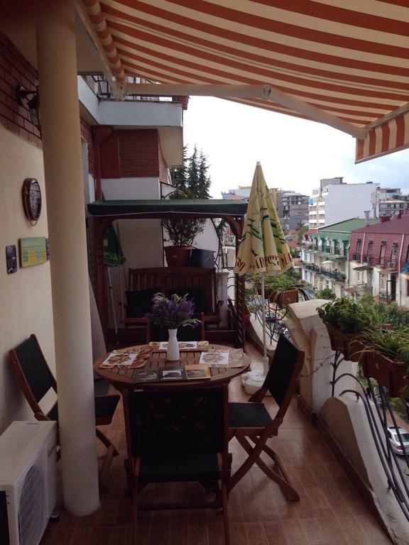 Apartment With Summer Terrace Batumi Quarto foto