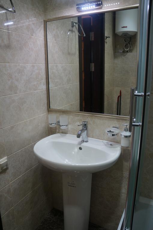 Apartment With Summer Terrace Batumi Quarto foto