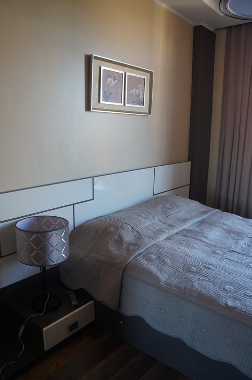 Apartment With Summer Terrace Batumi Quarto foto