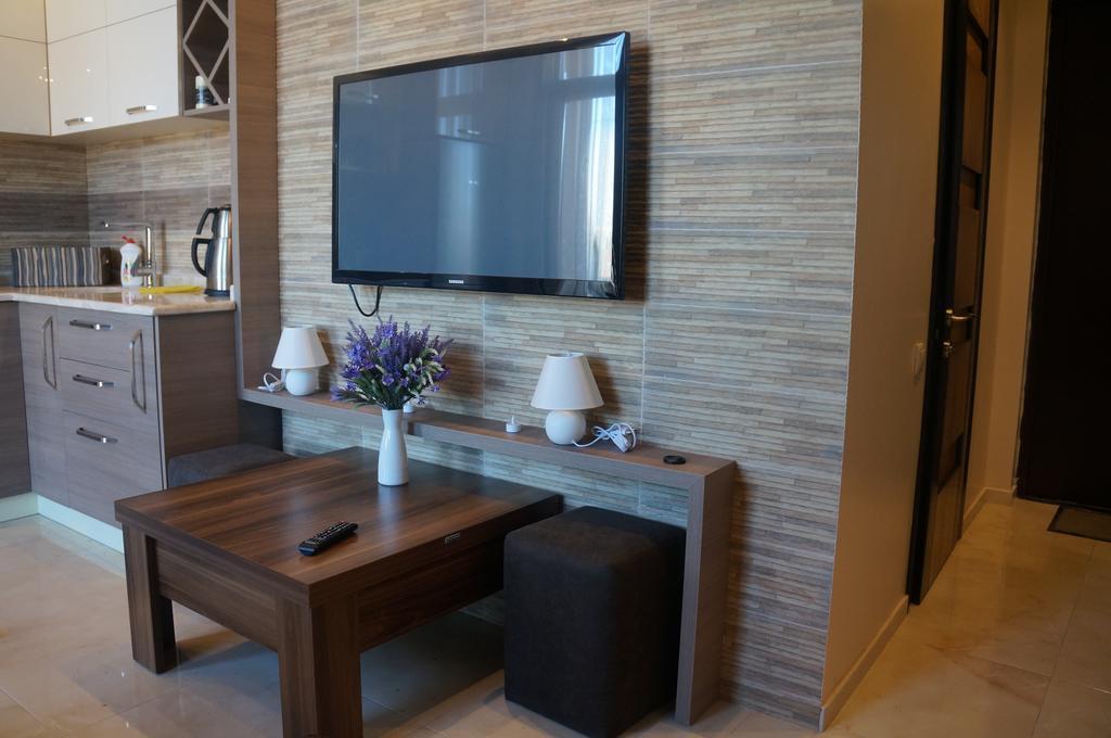 Apartment With Summer Terrace Batumi Quarto foto