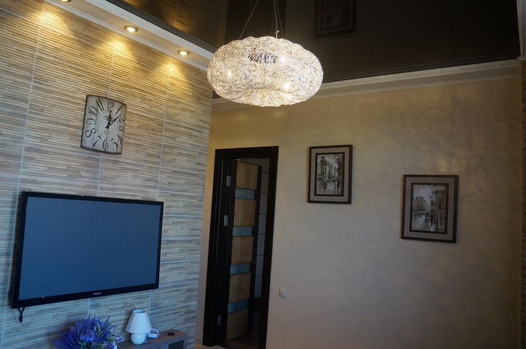 Apartment With Summer Terrace Batumi Quarto foto