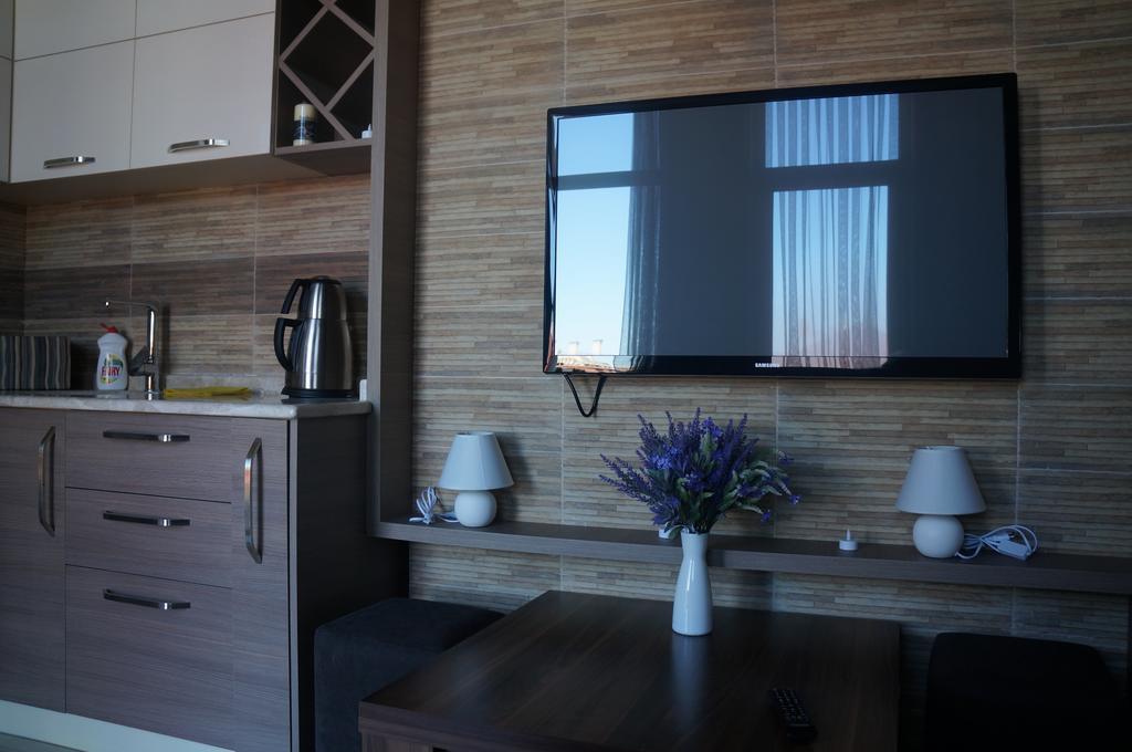 Apartment With Summer Terrace Batumi Quarto foto