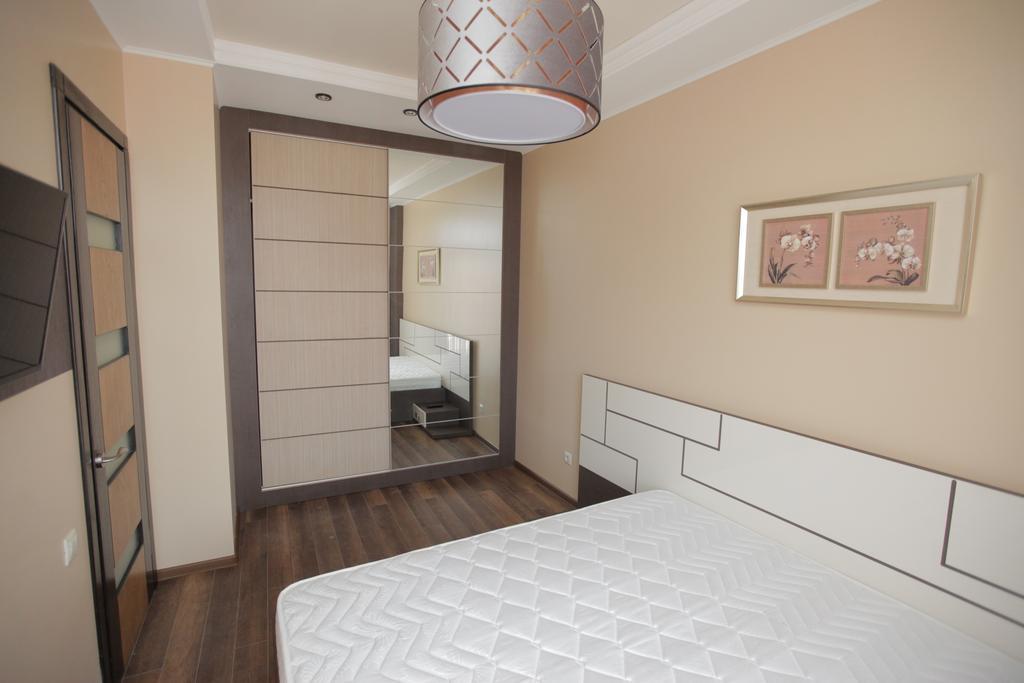 Apartment With Summer Terrace Batumi Quarto foto