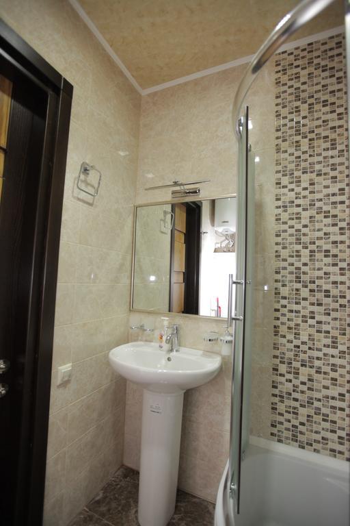 Apartment With Summer Terrace Batumi Quarto foto