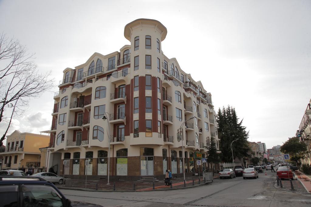 Apartment With Summer Terrace Batumi Quarto foto